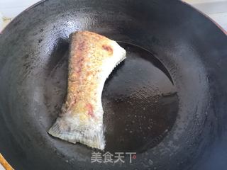 裙带菜豆腐香菇炖鱼尾的做法步骤:5