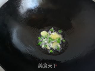 裙带菜豆腐香菇炖鱼尾的做法步骤:9