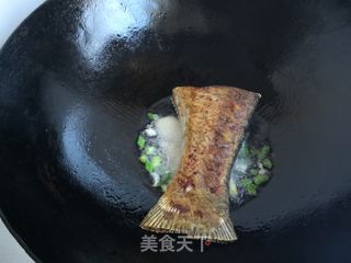 裙带菜豆腐香菇炖鱼尾的做法步骤:10