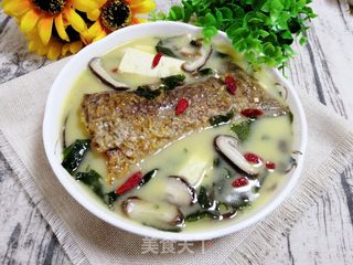 裙带菜豆腐香菇炖鱼尾的做法步骤:17