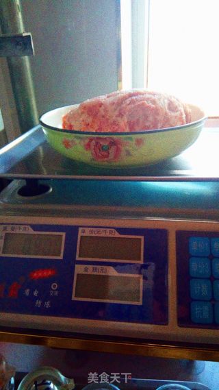 纯猪肉馅大油饺子的做法步骤:2