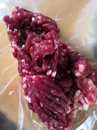 牛肉沙葱饺子的做法步骤:2