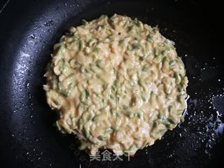 槐花米饼的做法步骤：7