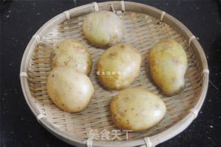 孜然狼牙土豆的做法步骤：1