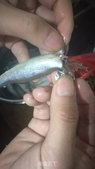 香煎多春鱼的做法步骤:3