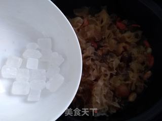 银耳牛奶糖水的做法步骤:7