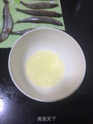 香煎多春鱼的做法步骤:6