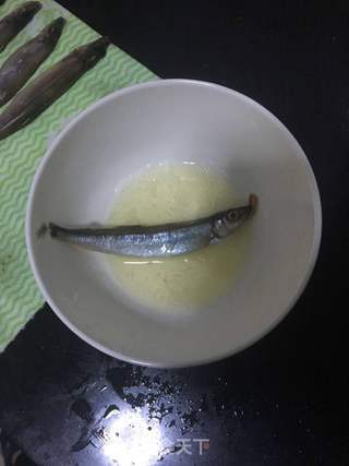 香煎多春鱼的做法步骤:7
