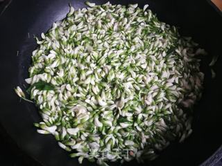 春日美味:香辣槐花猪肉包的做法步骤:2