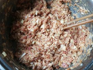 春日美味:香辣槐花猪肉包的做法步骤:9