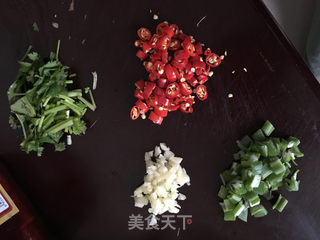 松花蛋拌豆腐的做法步骤:2