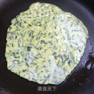 香煎韭菜饼的做法步骤:7