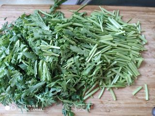 凉菜  茼蒿鸡蛋的做法步骤：2