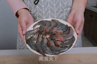 糖醋虾——为家人烹饪一顿美味营养餐的做法步骤:2
