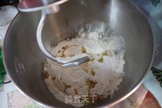 金枪鱼腊肠粗粮披萨的做法步骤：5