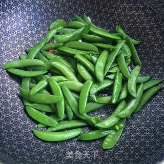 蒜香甜豆的做法步骤:4