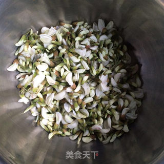 槐花煎饼的做法步骤：1