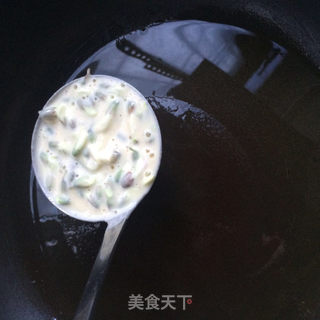 槐花煎饼的做法步骤：7