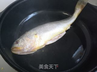 酱焖黄花鱼的做法步骤:2