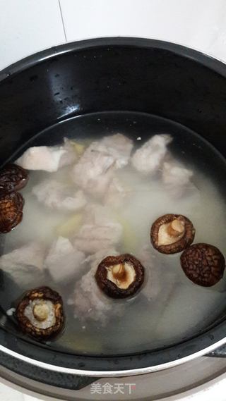 皮蛋排骨粥的做法步骤:4