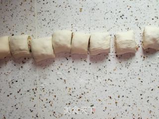 花样面食一一香肠碎花卷的做法步骤:7