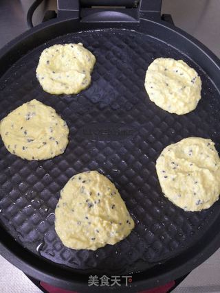 鲜玉米奶香芝麻饼的做法步骤：8