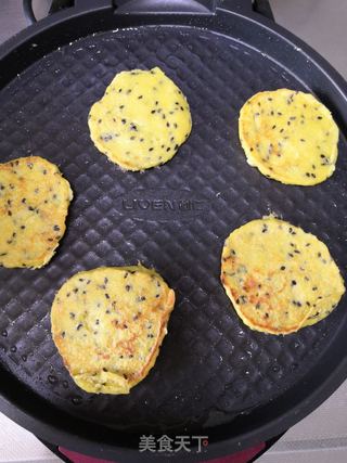 鲜玉米奶香芝麻饼的做法步骤：9