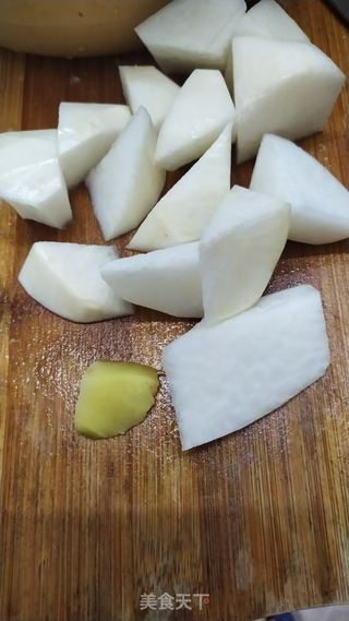 竹荪龙骨汤的做法步骤:3