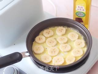 香蕉鸡蛋饼的做法步骤:7