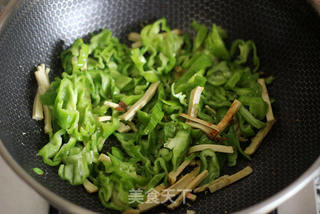青椒肉丝面的做法步骤:9