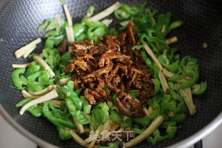 青椒肉丝面的做法步骤:10