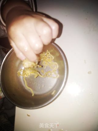 快手的儿童清淡包菜炒方便面的做法步骤:7