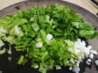 生菜鸡蛋饼的做法步骤:2
