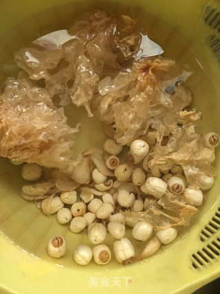 雪耳炖花胶的做法步骤:2