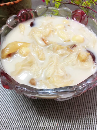 雪耳炖花胶的做法步骤:10