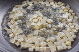 香椿拌豆腐的做法步骤:4