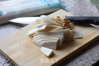 菌菇汤面的做法步骤:2