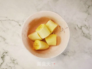 饺子皮香蕉派的做法步骤:2