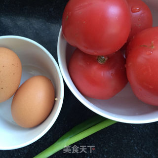 番茄鸡蛋拌面的做法步骤:2