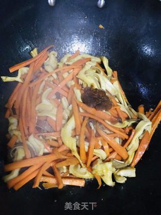 胡萝卜丝炒猪肚的做法步骤:7