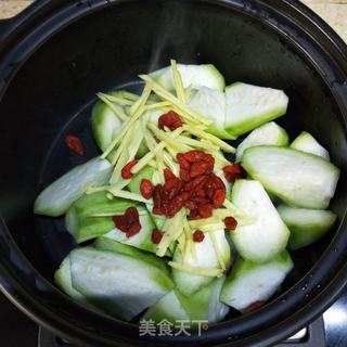鲜河鱼炖丝瓜汤的做法步骤:7