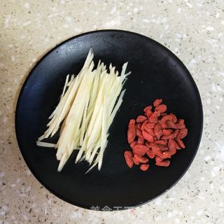 鲜河鱼炖丝瓜汤的做法步骤:4