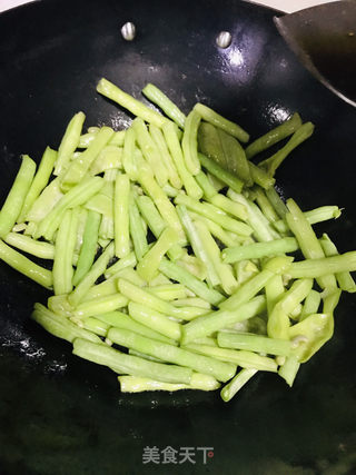 焖烧白豆角的做法步骤:3