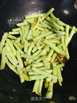 焖烧白豆角的做法步骤:4