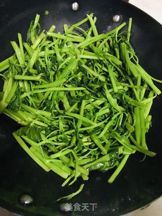 爆炒空心菜的做法步骤:4