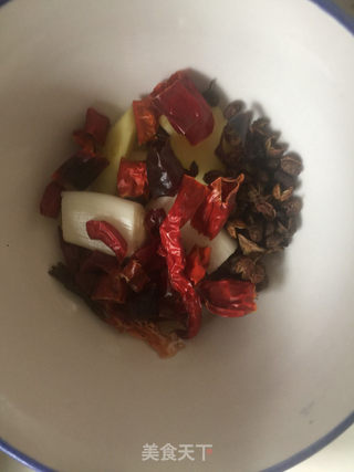 五香花生米的做法步骤:2