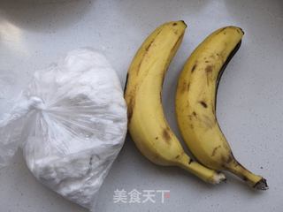 红糖香蕉糯米饼的做法步骤：1