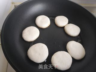 红糖香蕉糯米饼的做法步骤:6
