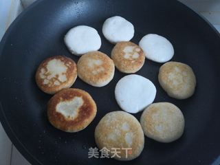 红糖香蕉糯米饼的做法步骤:7