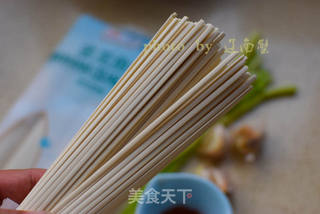 油泼面的做法步骤:2